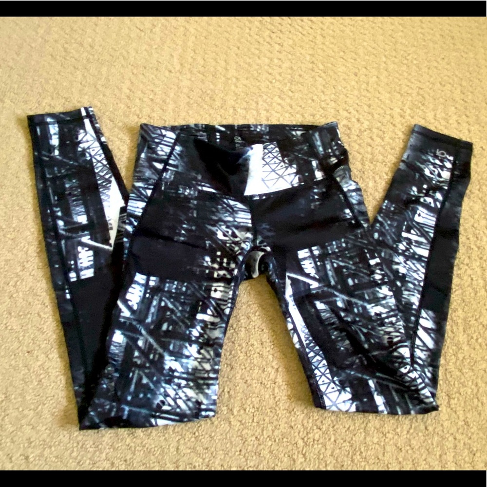 Gap Fit Cityscape Monochromatic Yoga Pants size xs